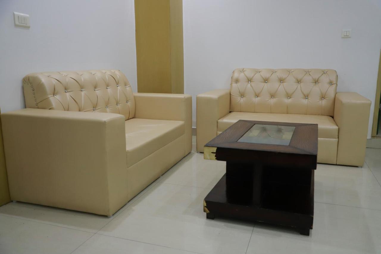 Hotel Parth Inn Ghaziabad Buitenkant foto