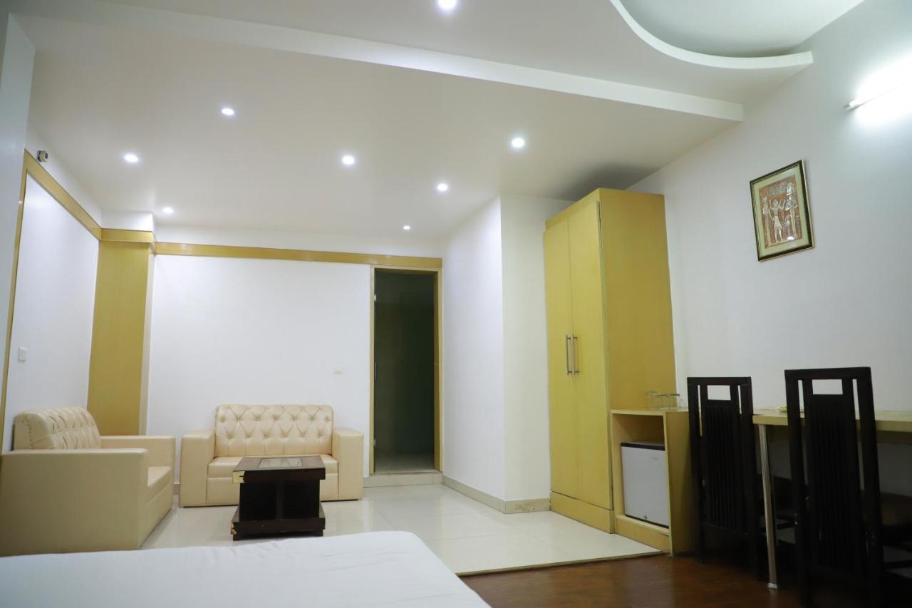 Hotel Parth Inn Ghaziabad Buitenkant foto