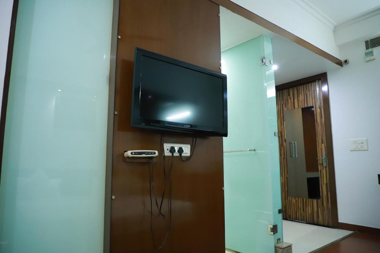 Hotel Parth Inn Ghaziabad Buitenkant foto