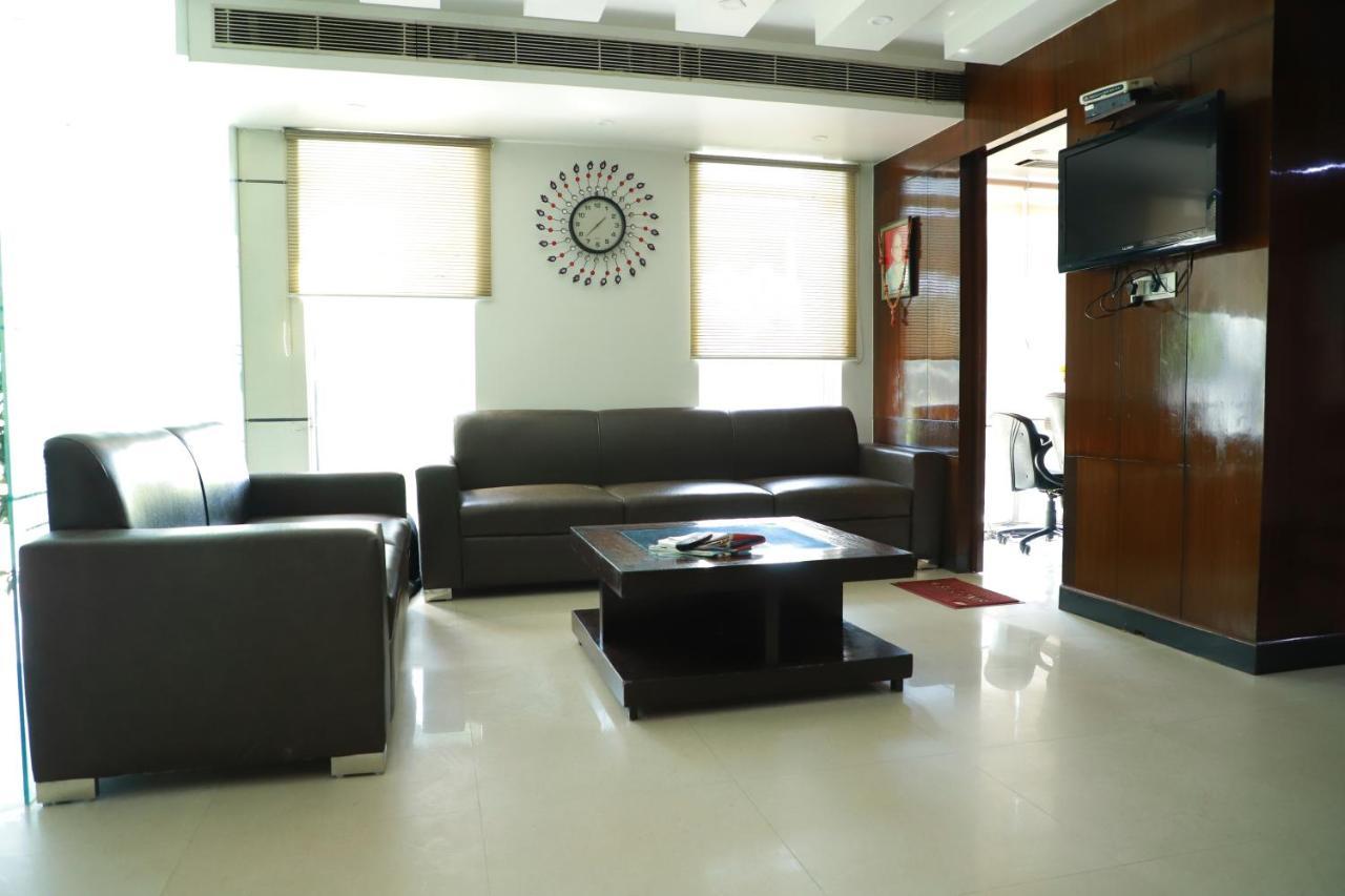 Hotel Parth Inn Ghaziabad Buitenkant foto