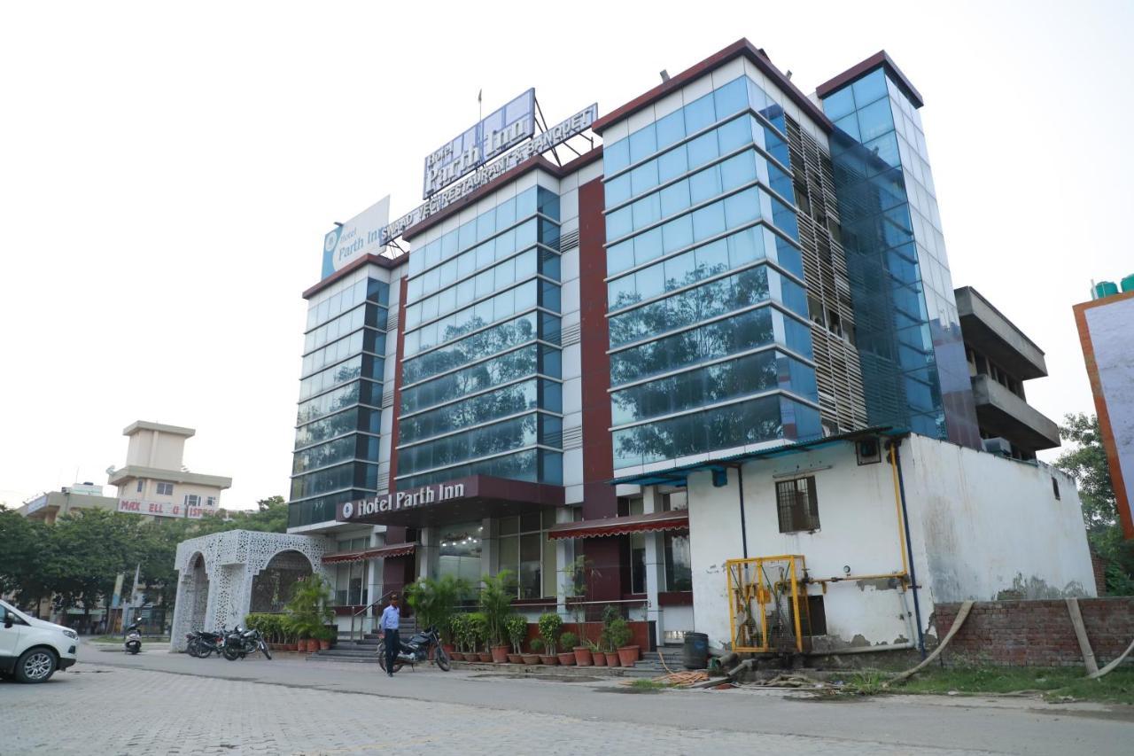 Hotel Parth Inn Ghaziabad Buitenkant foto