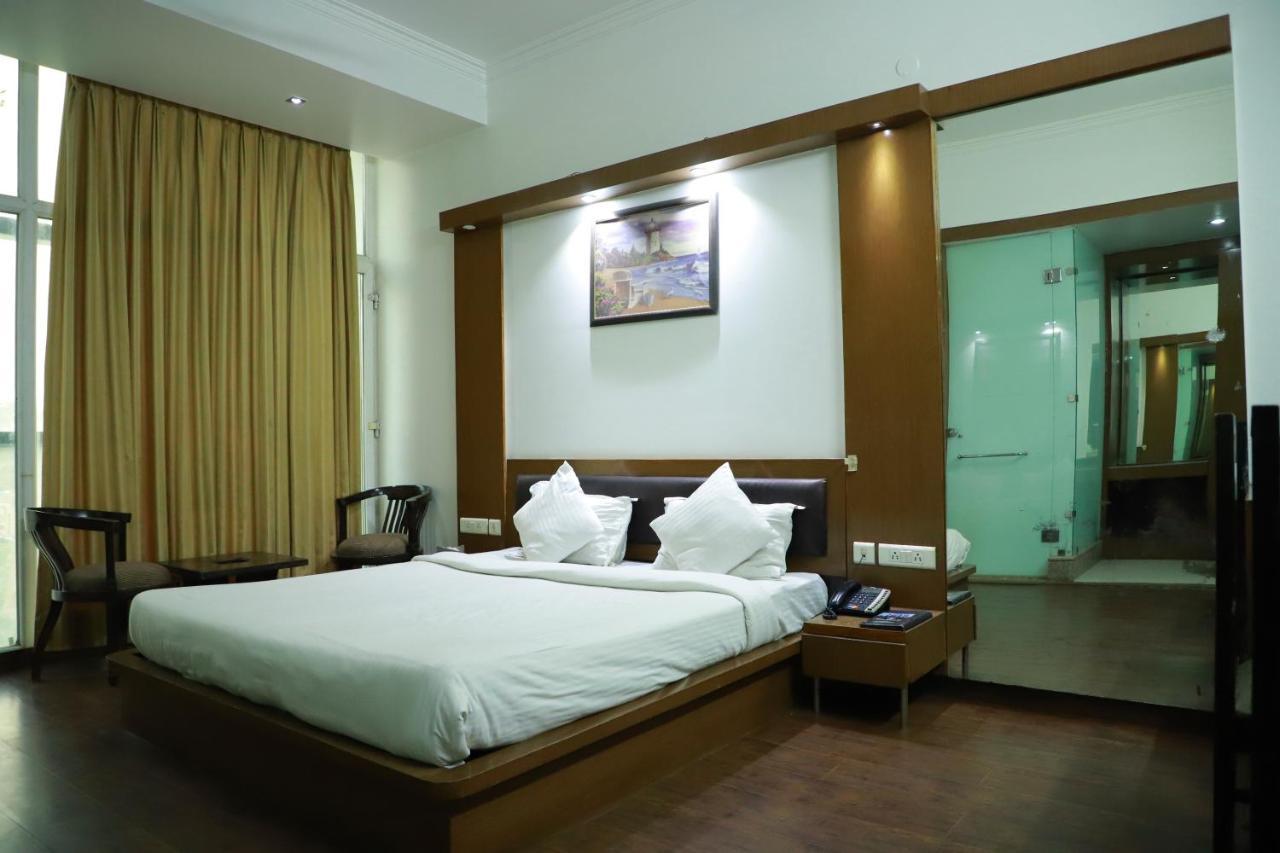 Hotel Parth Inn Ghaziabad Buitenkant foto
