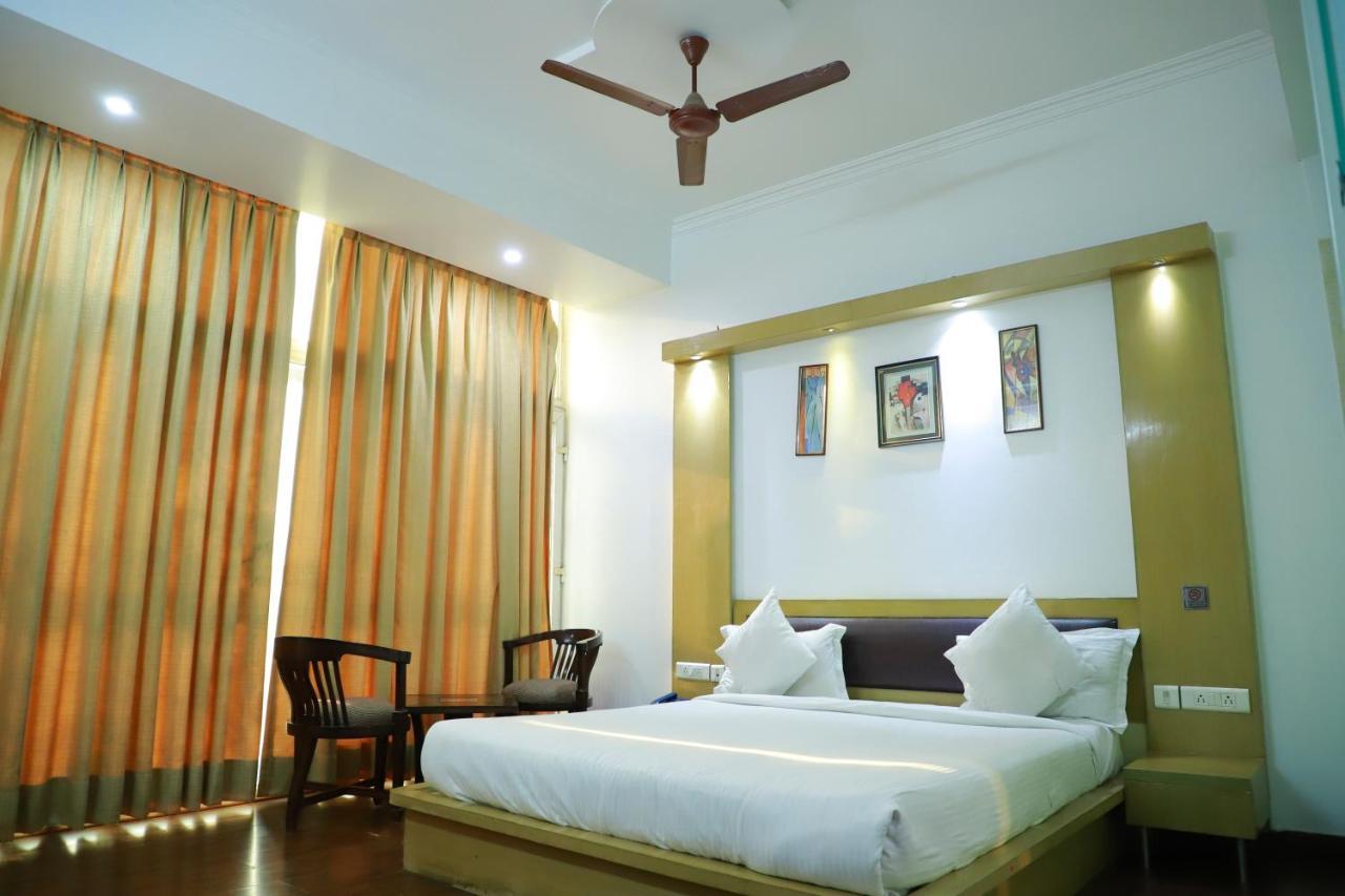 Hotel Parth Inn Ghaziabad Buitenkant foto