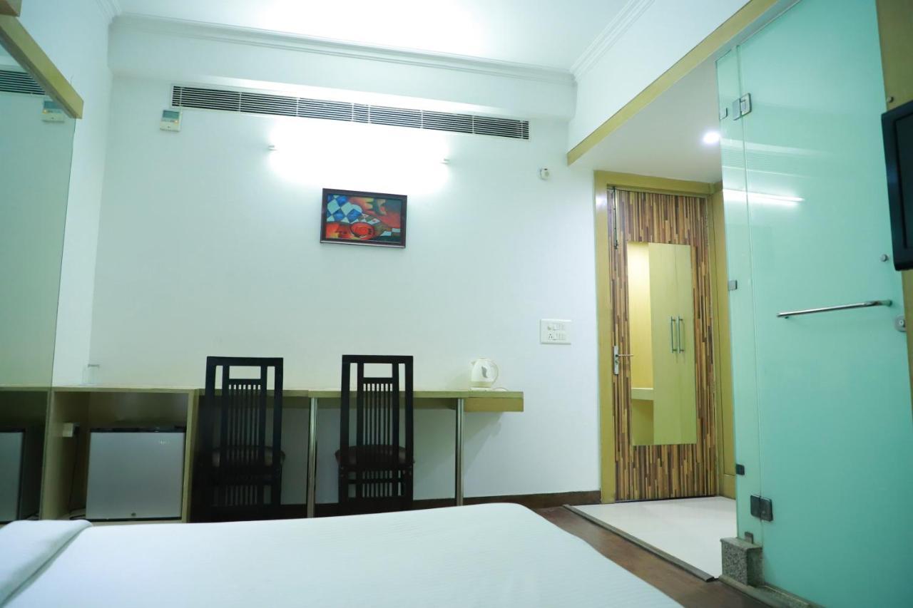 Hotel Parth Inn Ghaziabad Buitenkant foto