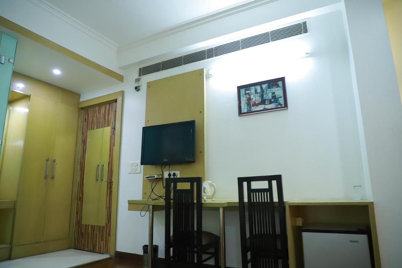 Hotel Parth Inn Ghaziabad Buitenkant foto