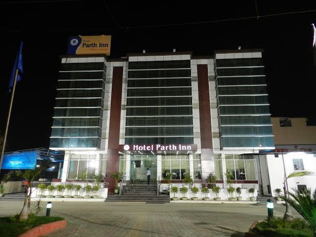 Hotel Parth Inn Ghaziabad Buitenkant foto