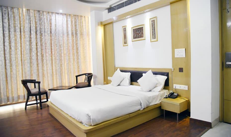 Hotel Parth Inn Ghaziabad Buitenkant foto