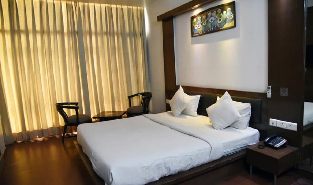 Hotel Parth Inn Ghaziabad Buitenkant foto