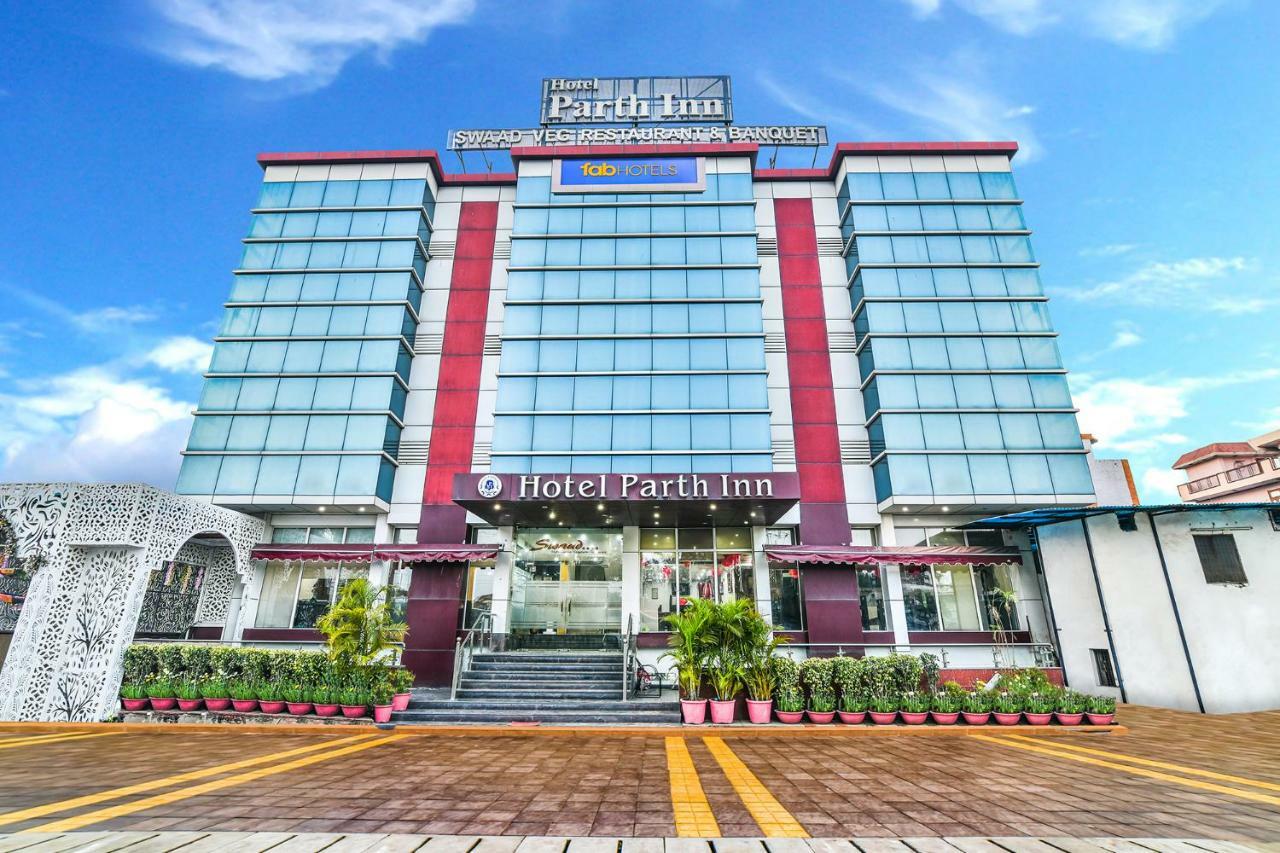Hotel Parth Inn Ghaziabad Buitenkant foto