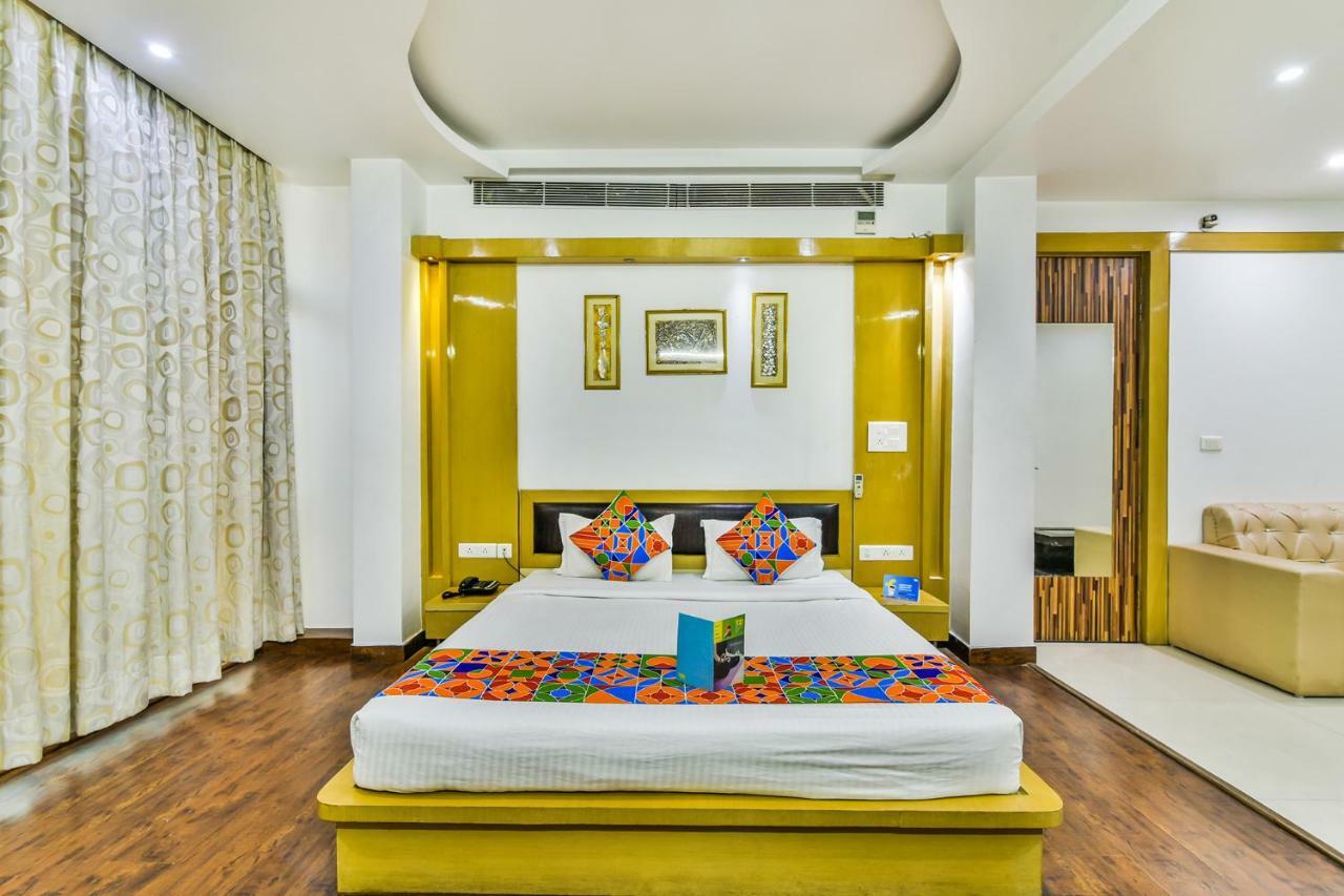 Hotel Parth Inn Ghaziabad Buitenkant foto