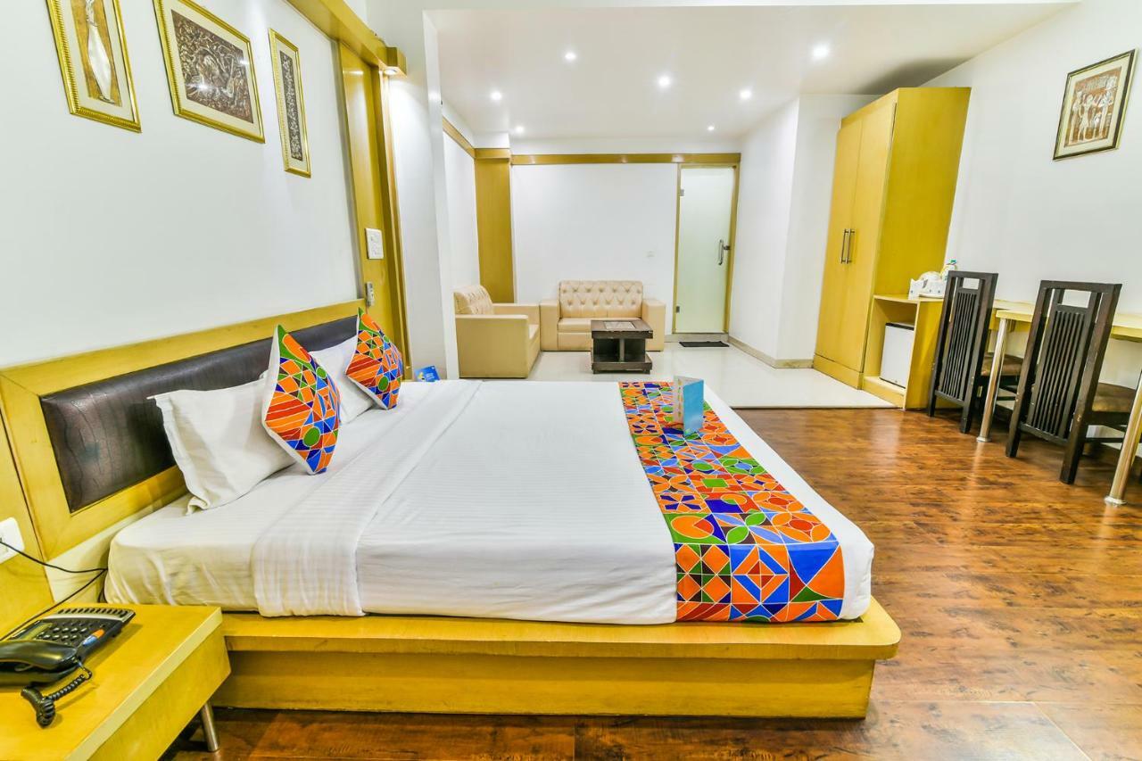 Hotel Parth Inn Ghaziabad Buitenkant foto