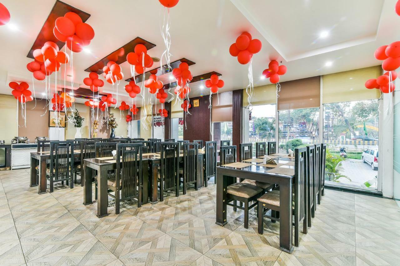 Hotel Parth Inn Ghaziabad Buitenkant foto