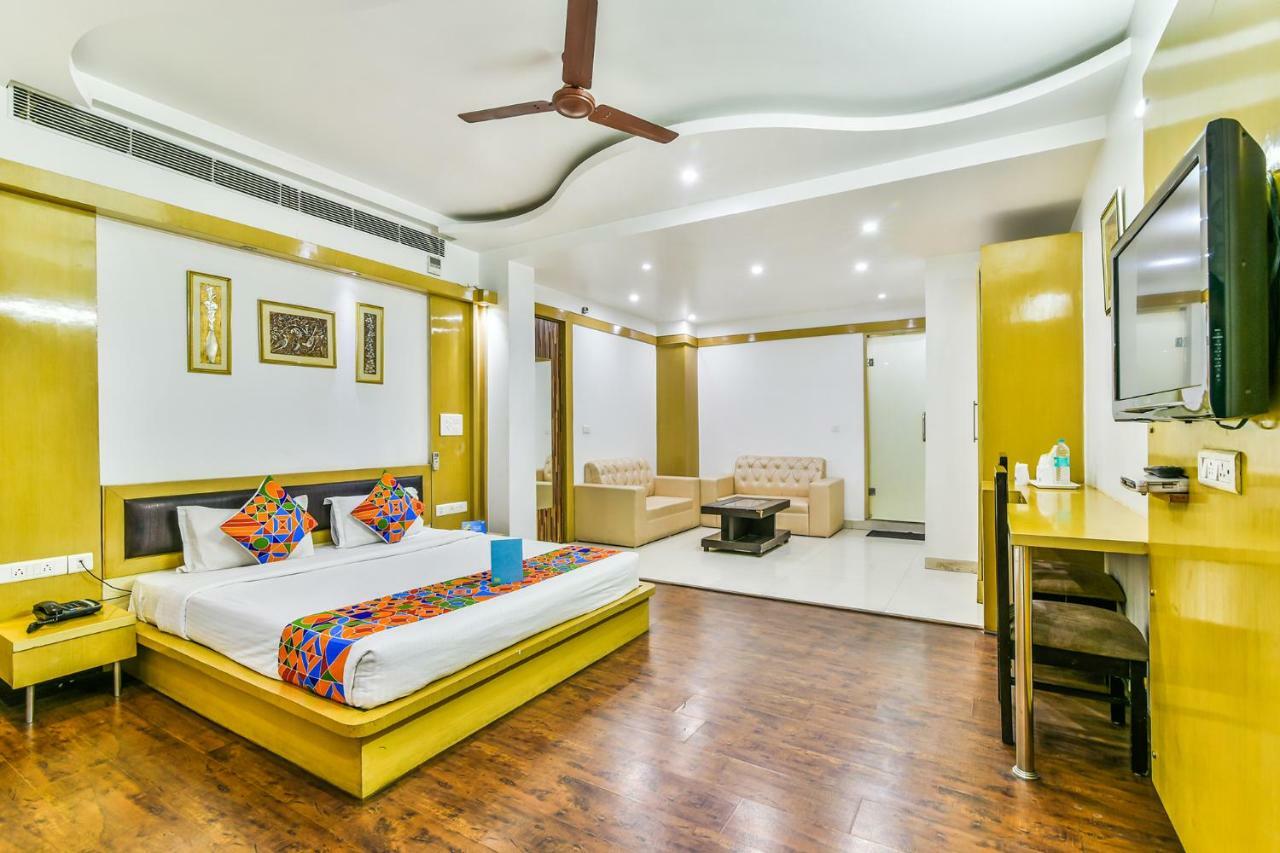 Hotel Parth Inn Ghaziabad Buitenkant foto