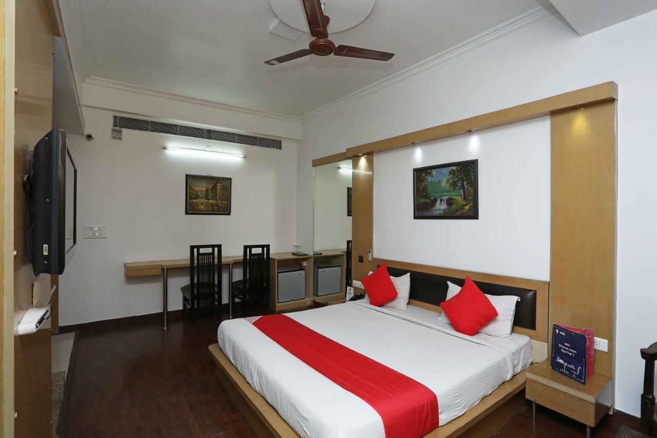 Hotel Parth Inn Ghaziabad Buitenkant foto