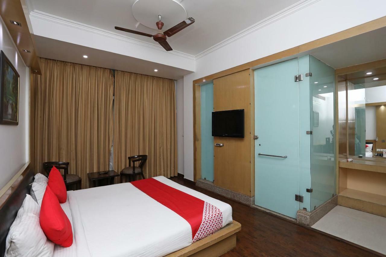 Hotel Parth Inn Ghaziabad Buitenkant foto
